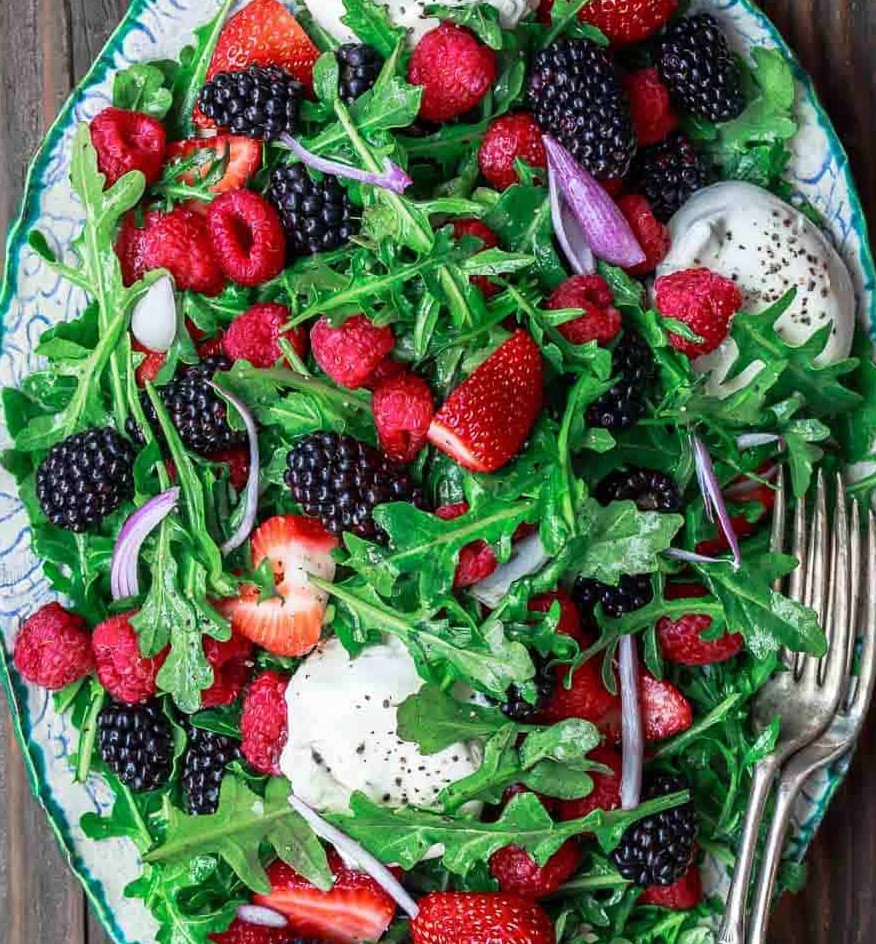 Marjasalat sinepi ja burrata juustuga